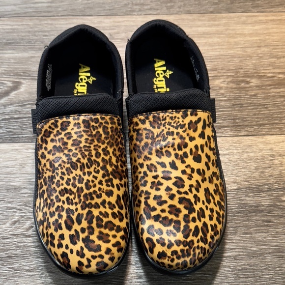 Alegria Shoes - Alegria Cheetah Print flats Sneakers woman’s 41 (s70)